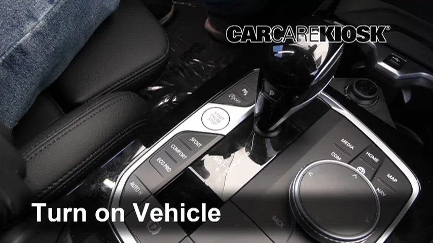 2023 BMW 228i xDrive Gran Coupe 2.0L 4 Cyl. Turbo Huile Vérifier le niveau de l'huile